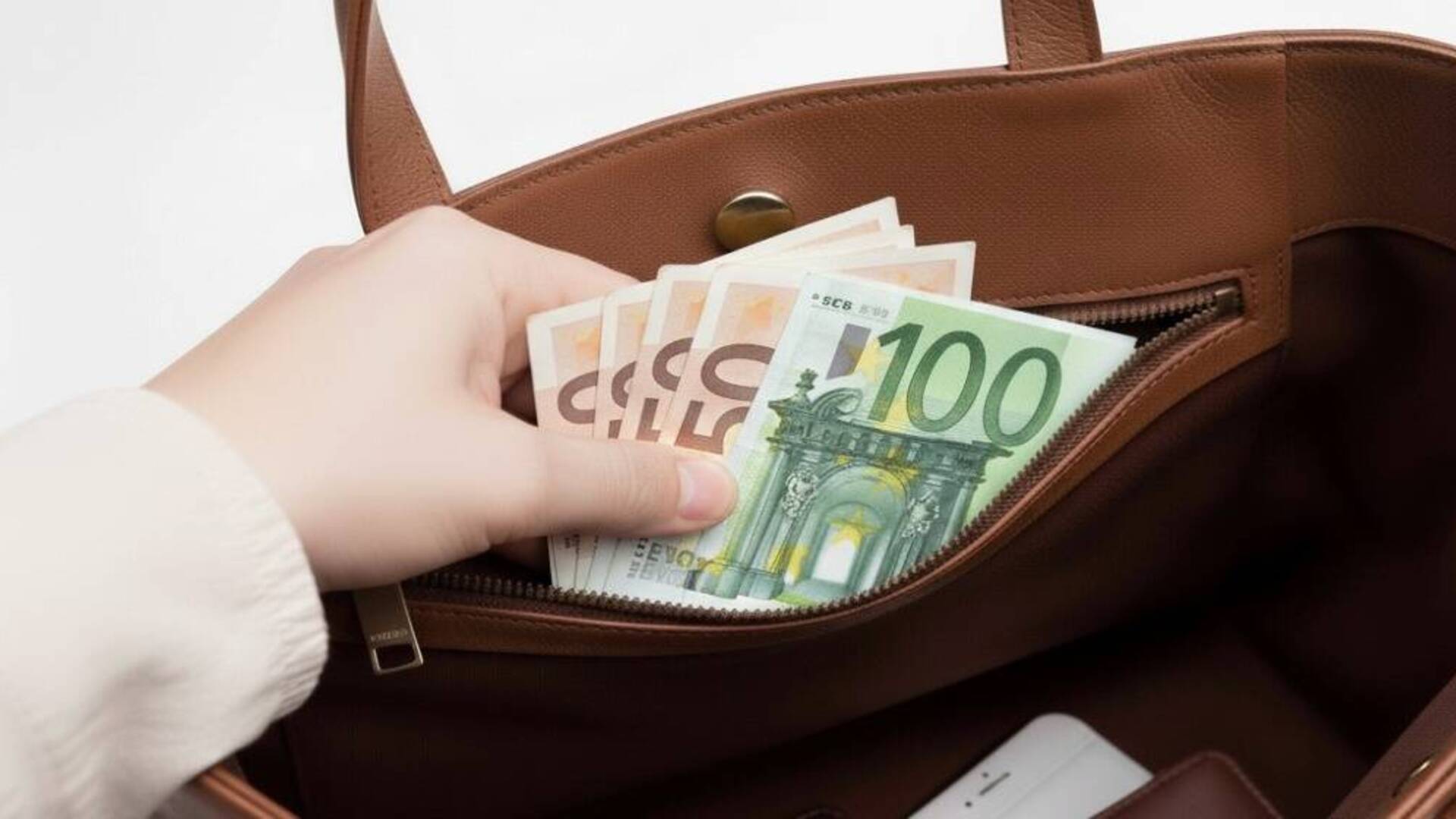 Derubata all’uscita dall’ufficio postale: bottino da 1.500 euro