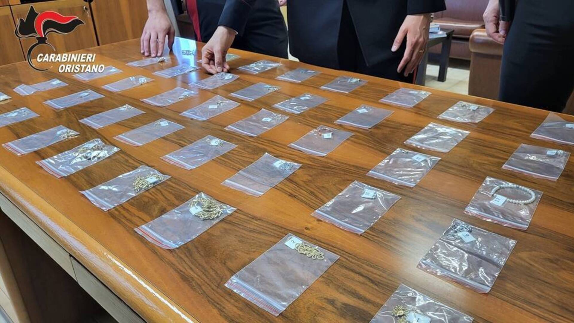 Furti di gioielli tra le province di Oristano e Sud Sardegna e l’Emilia: denunciata una donna