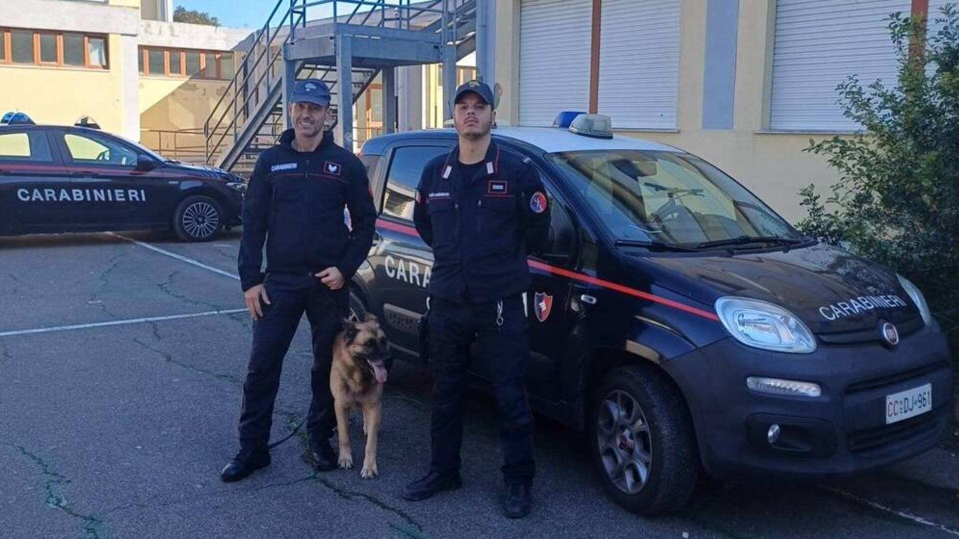Gli alunni della scuola media incontrano i carabinieri, alla scoperta delle attività dell’Arma