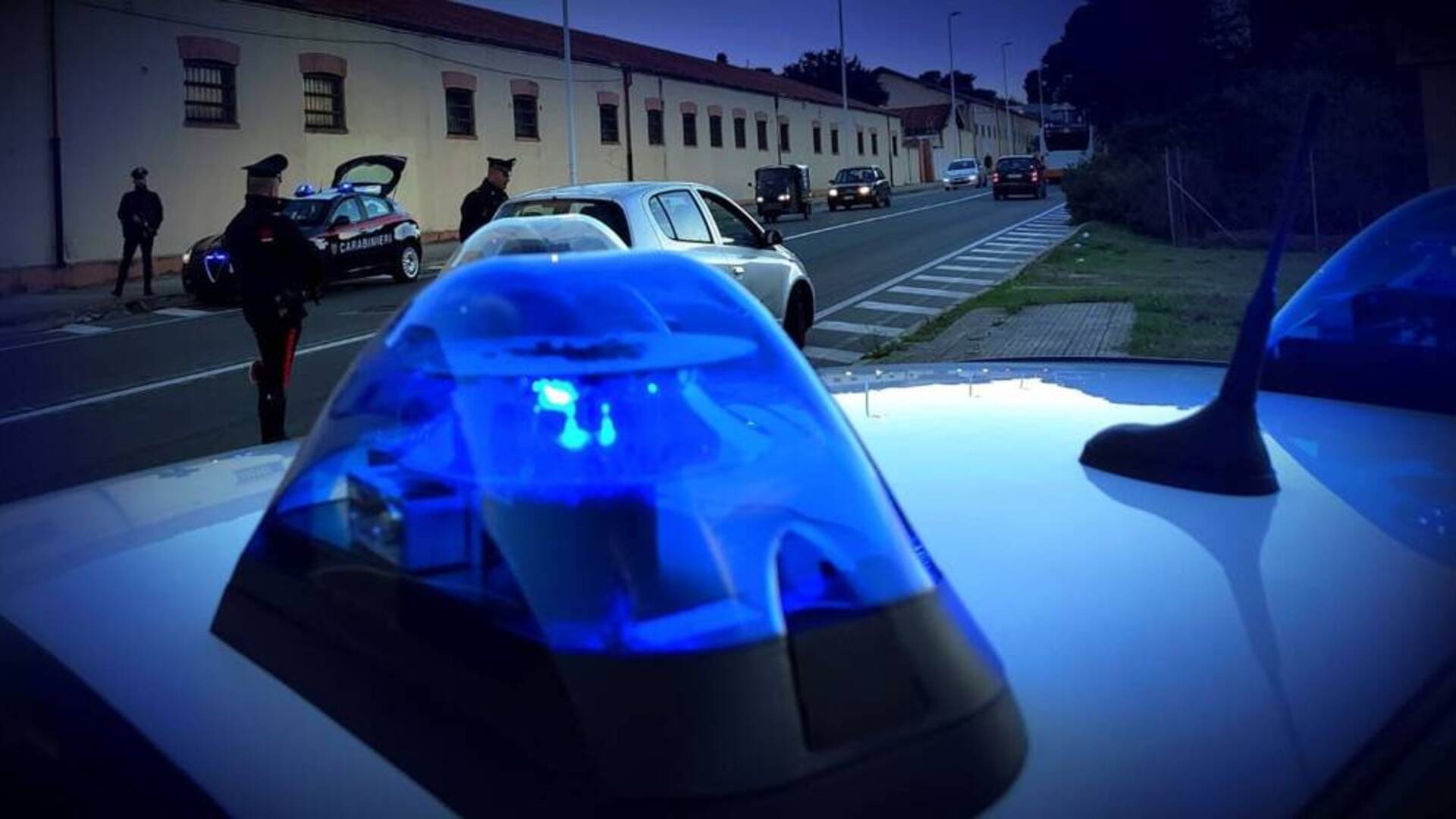 Minaccia di morte una vicina e nasconde in casa un fucile: arrestato un pensionato