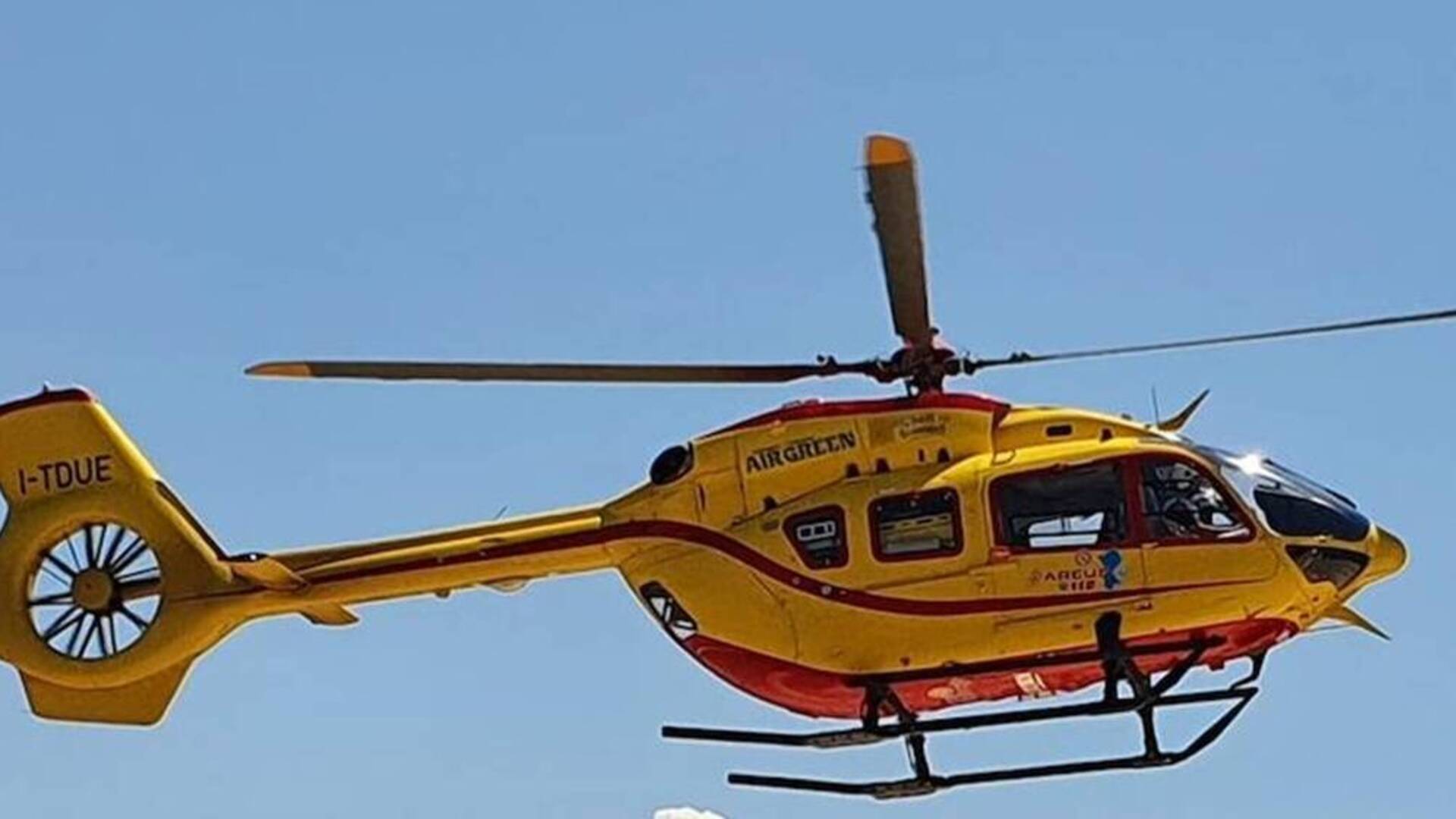 Scontro tra utilitaria e autocarro, feriti due pensionati. Interviene l’elisoccorso