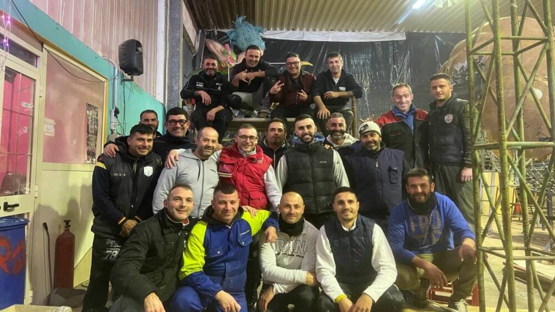 A Carnevale il toro sconfigge il matador con il carro del Magic Group di Terralba