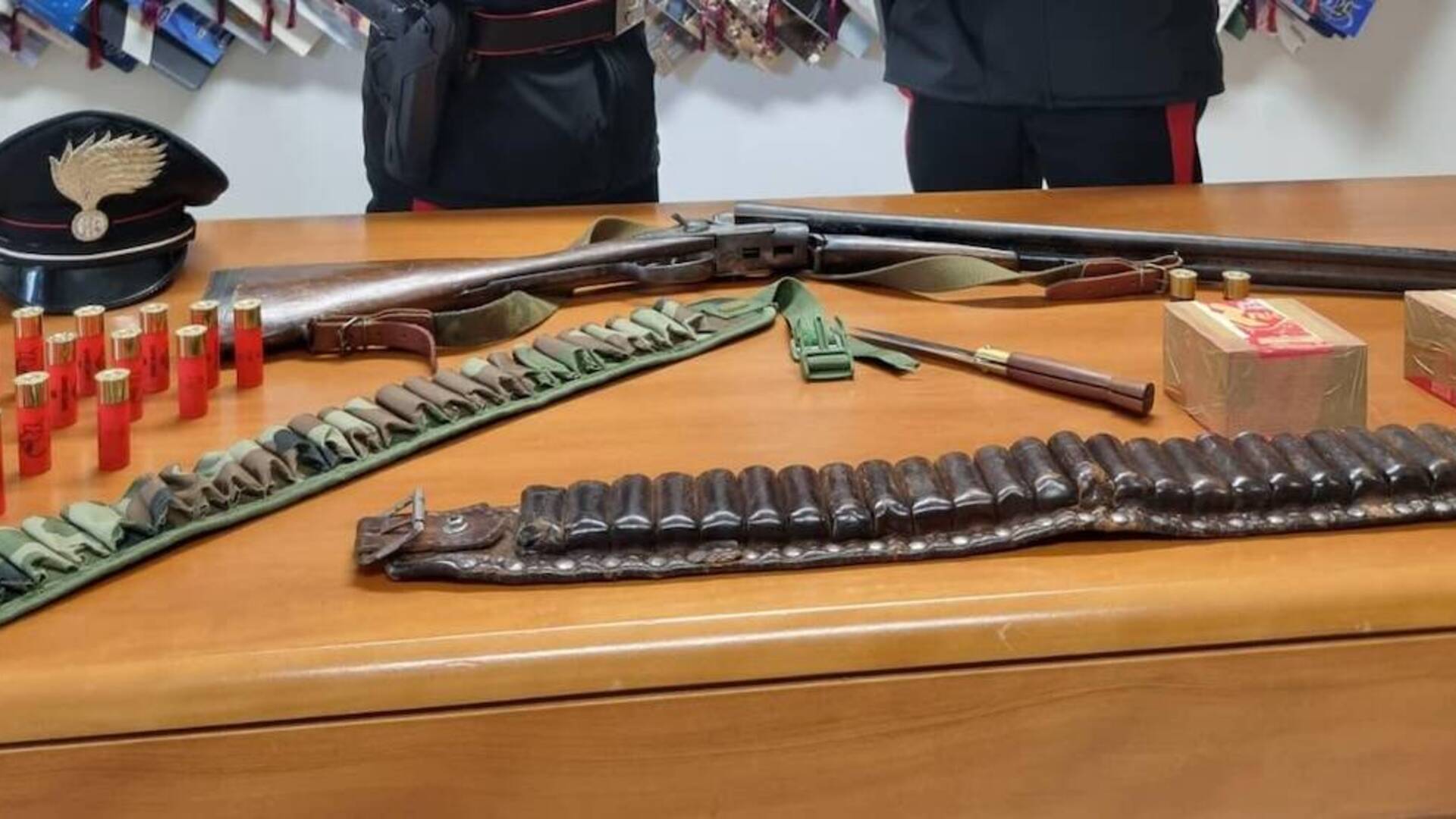 Controlli sui cacciatori: fucile e munizioni non dichiarate, arrestato dai carabinieri