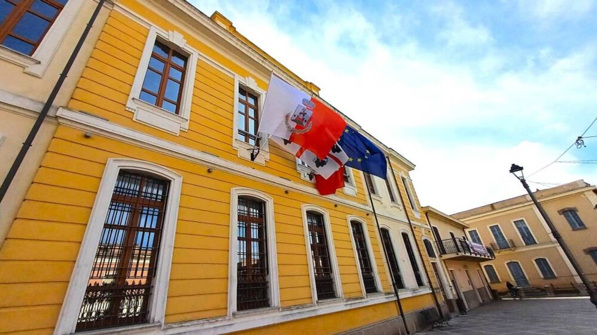 Nel municipio di San Gavino arriva la bandiera con lo stemma comunale