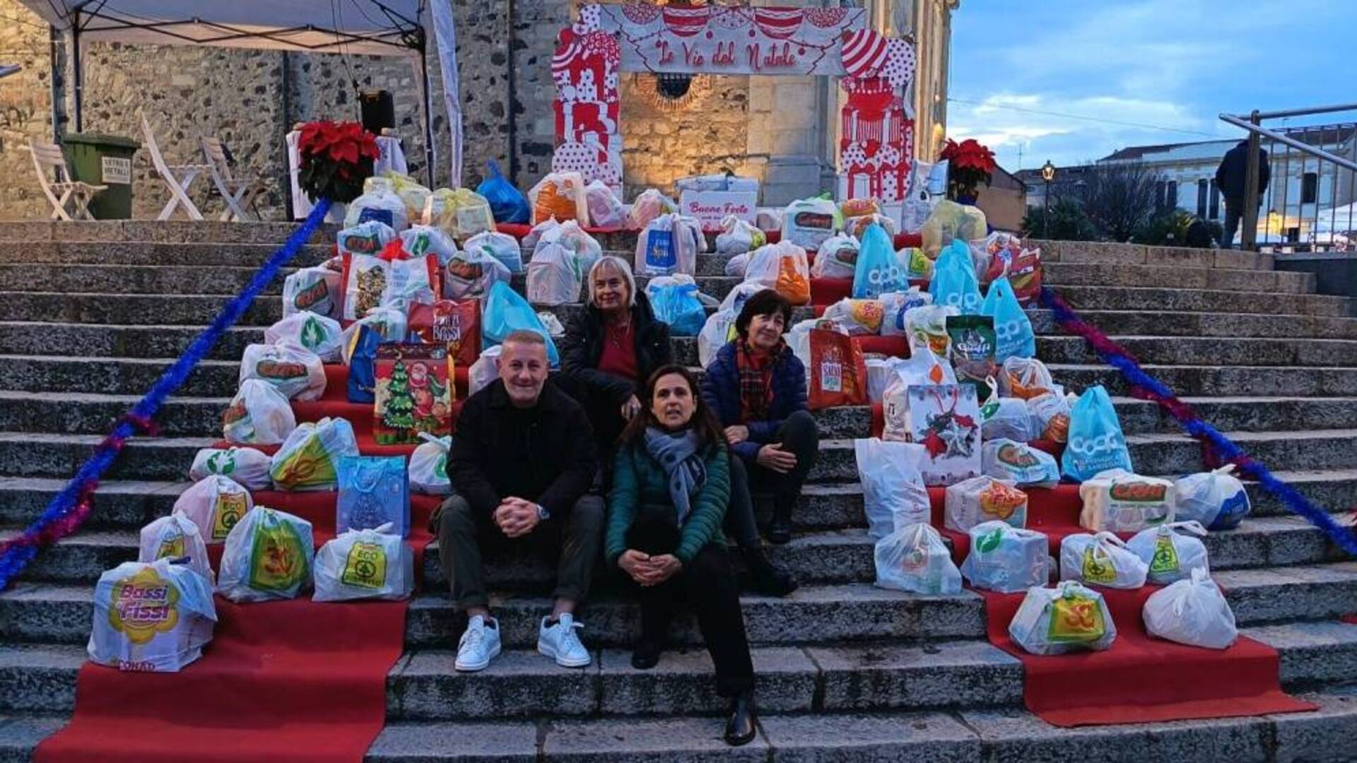 Buona la prima per la Scalinata solidale di Terralba, con la comunità unita nella generosità