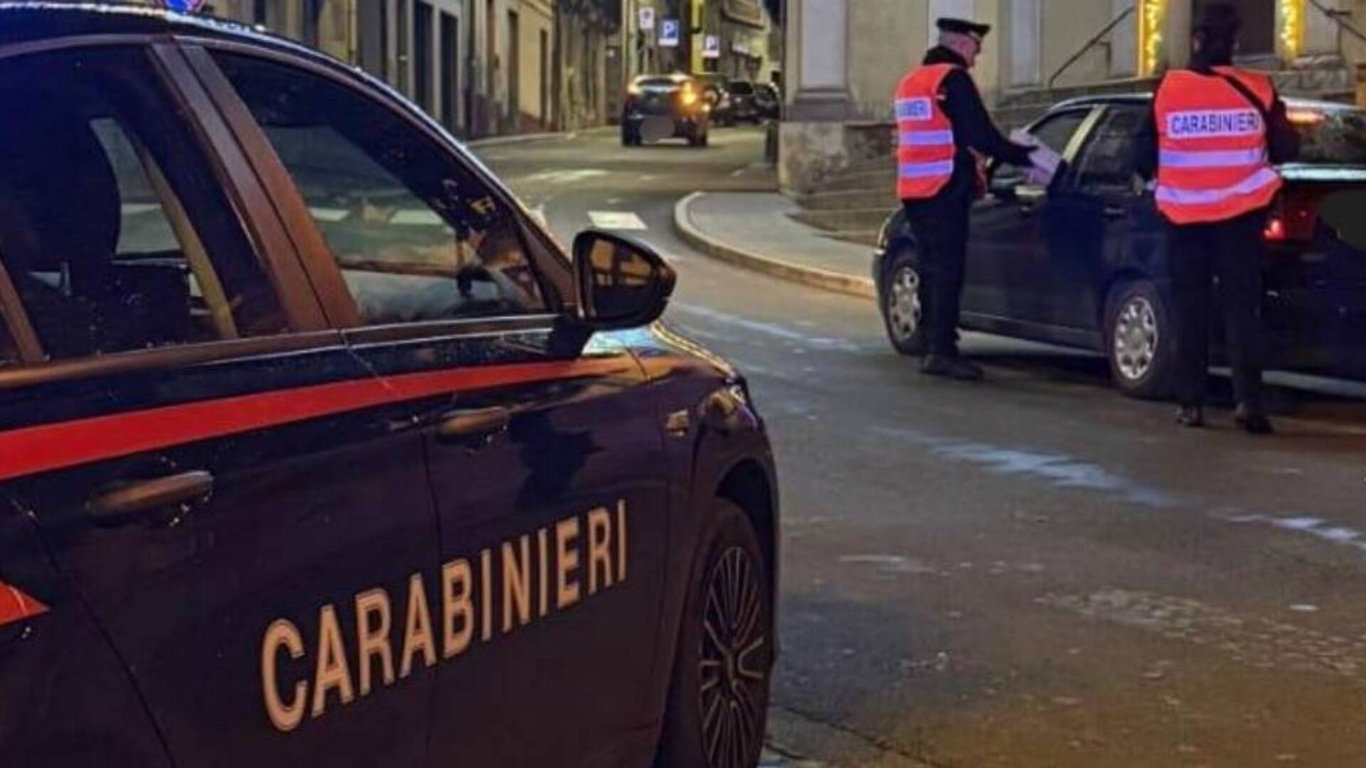 Oltre 90 persone e 60 veicoli controllati nella notte: multe per 1.500 euro