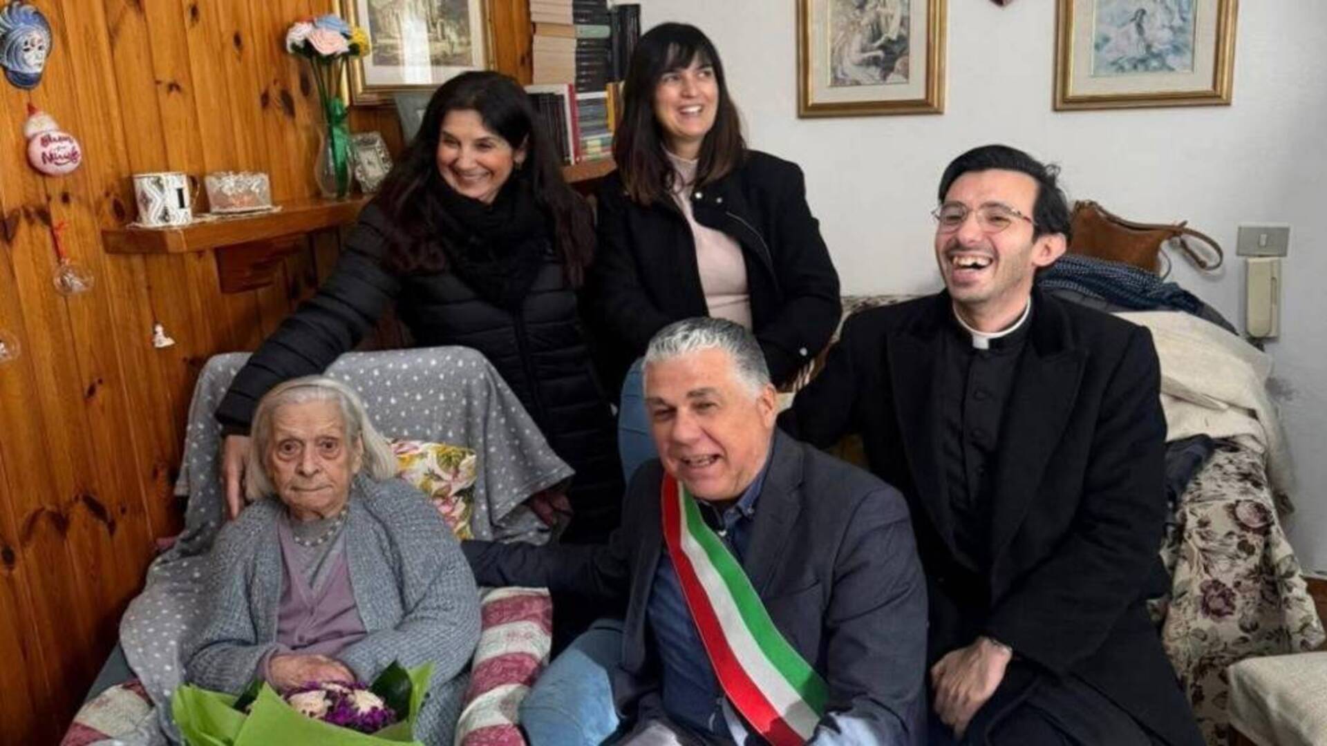 Grande festa per i 104 anni di Marianna Lonis, la più anziana di Terralba. Tanti auguri!