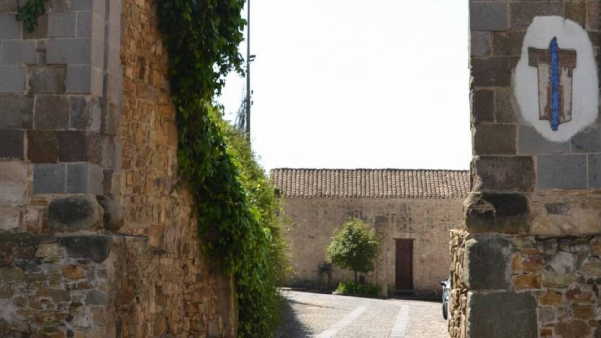 A Sanluri quattro totem per raccontare la storia del borgo medievale e delle sue mura scomparse