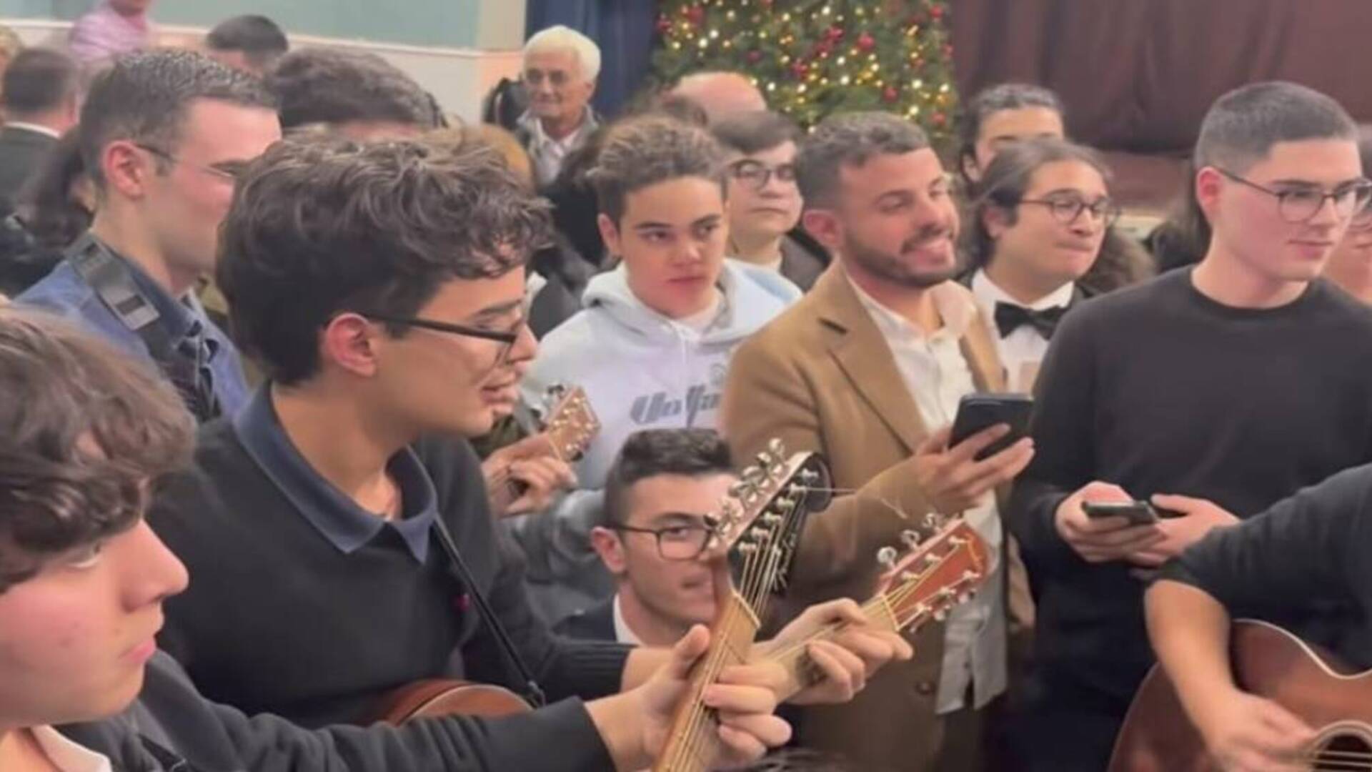 La gioia dei ragazzi della Pastorale giovanile di Ales-Terralba diventa virale sui social con un video