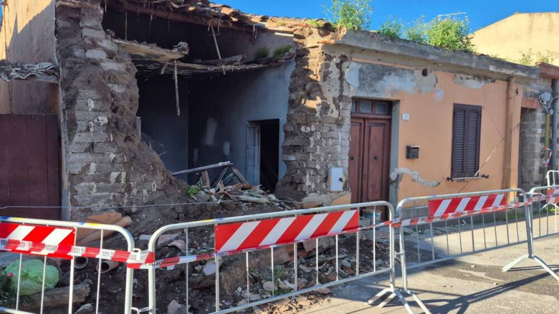 Casa crollata a Terralba, gli Ex esposti amianto: “Necessarie verifiche sulla presenza della fibra killer”