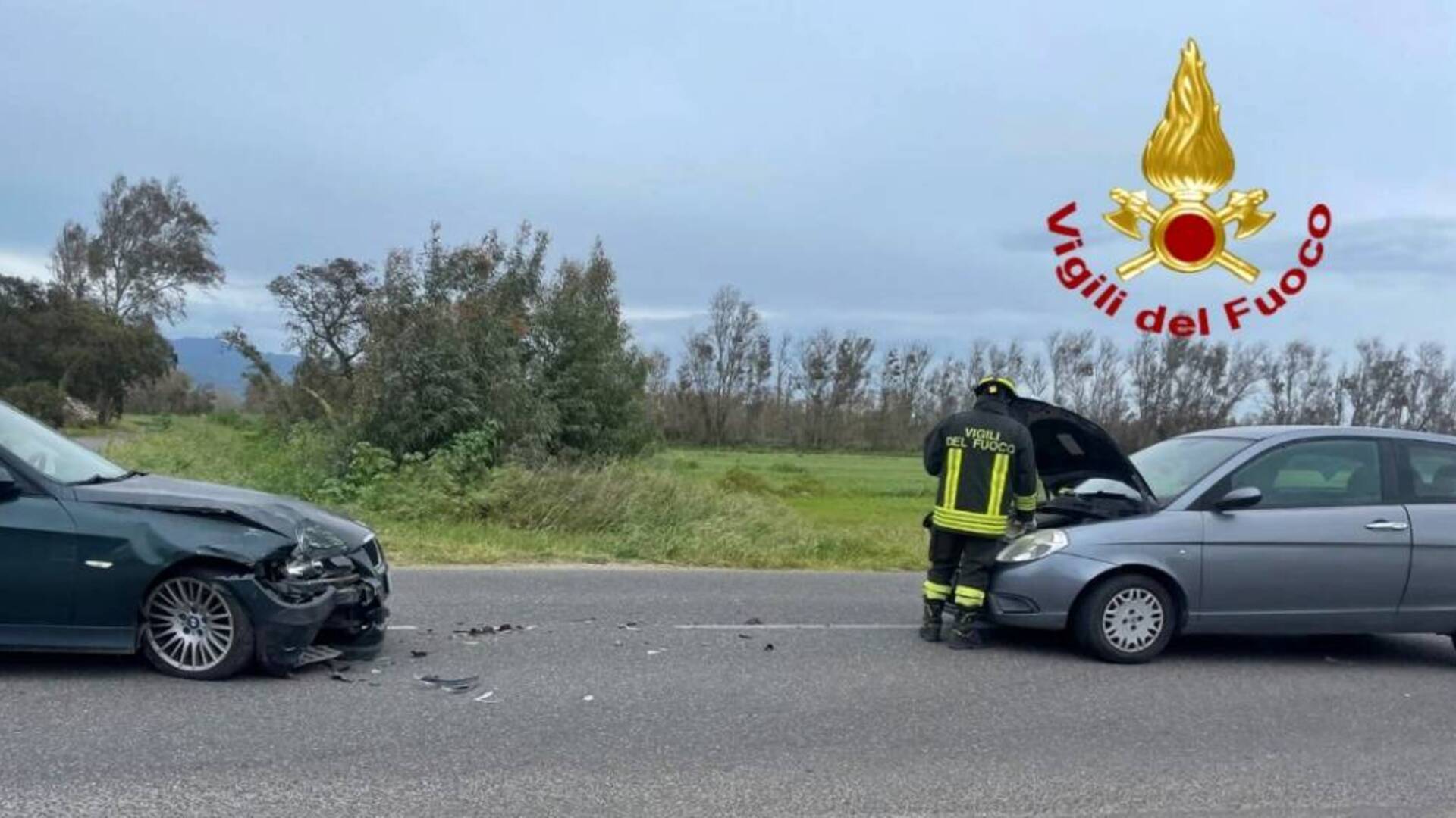 Scontro frontale tra due auto: un ferito nell’incidente