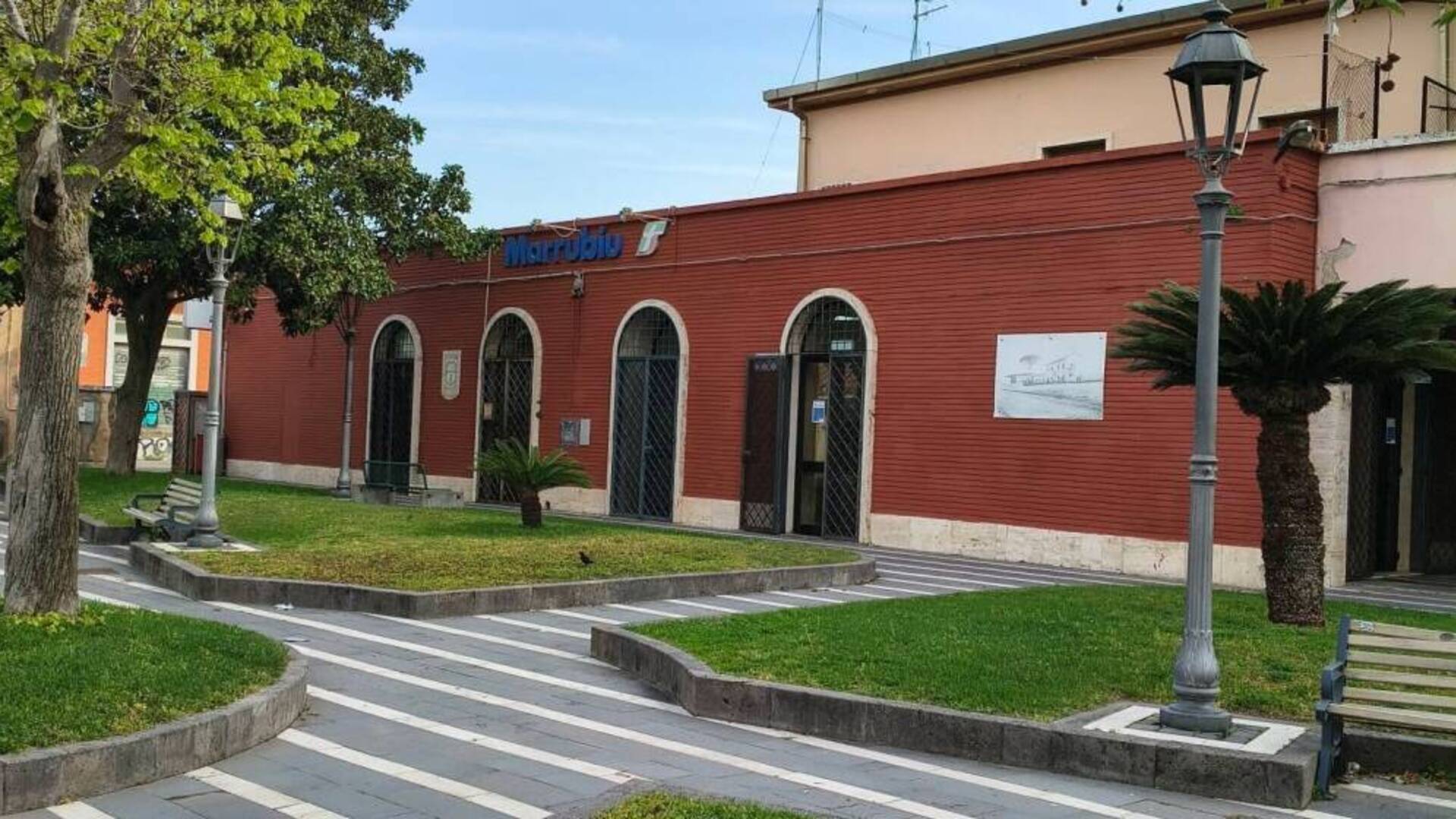 Stazione di Marrubiu senza bagni né biglietti: “Inutile invitare a usare il treno se mancano i servizi”