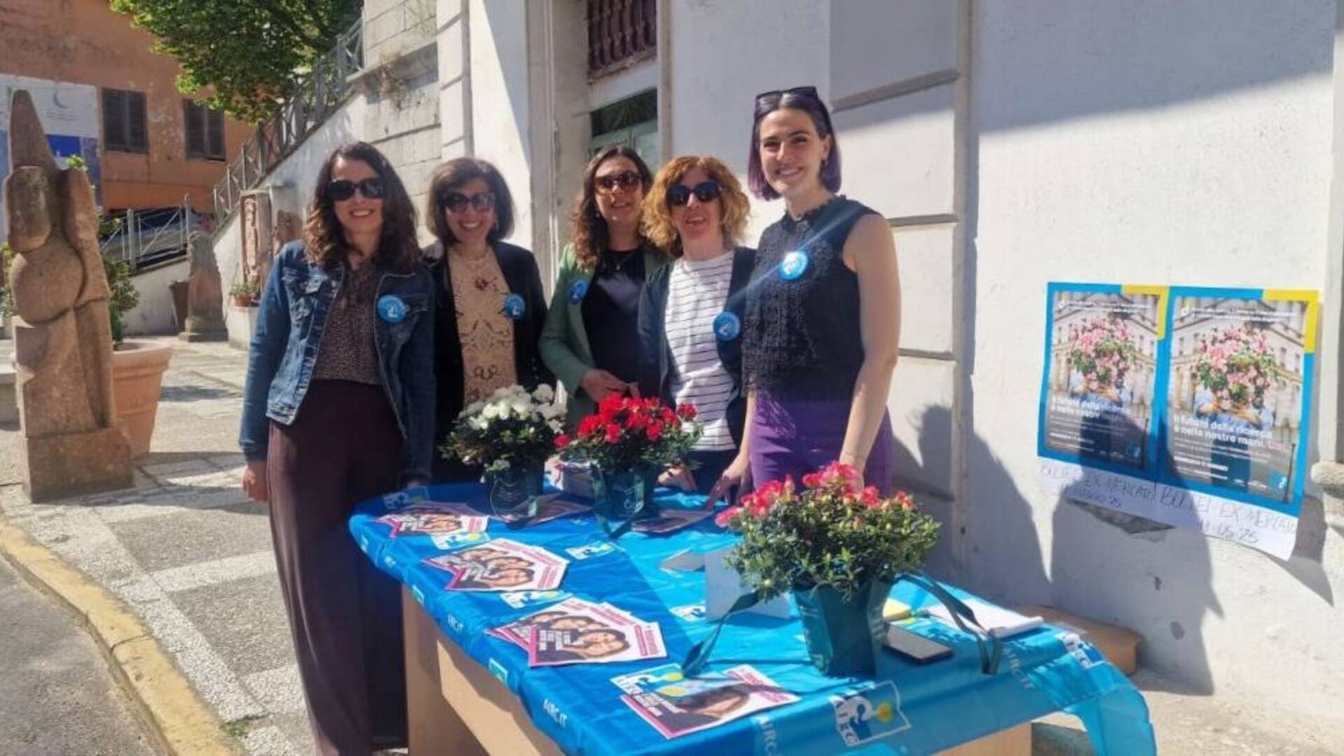 L’Azalea della ricerca dell’Airc torna nelle piazze del Terralbese e Medio Campidano