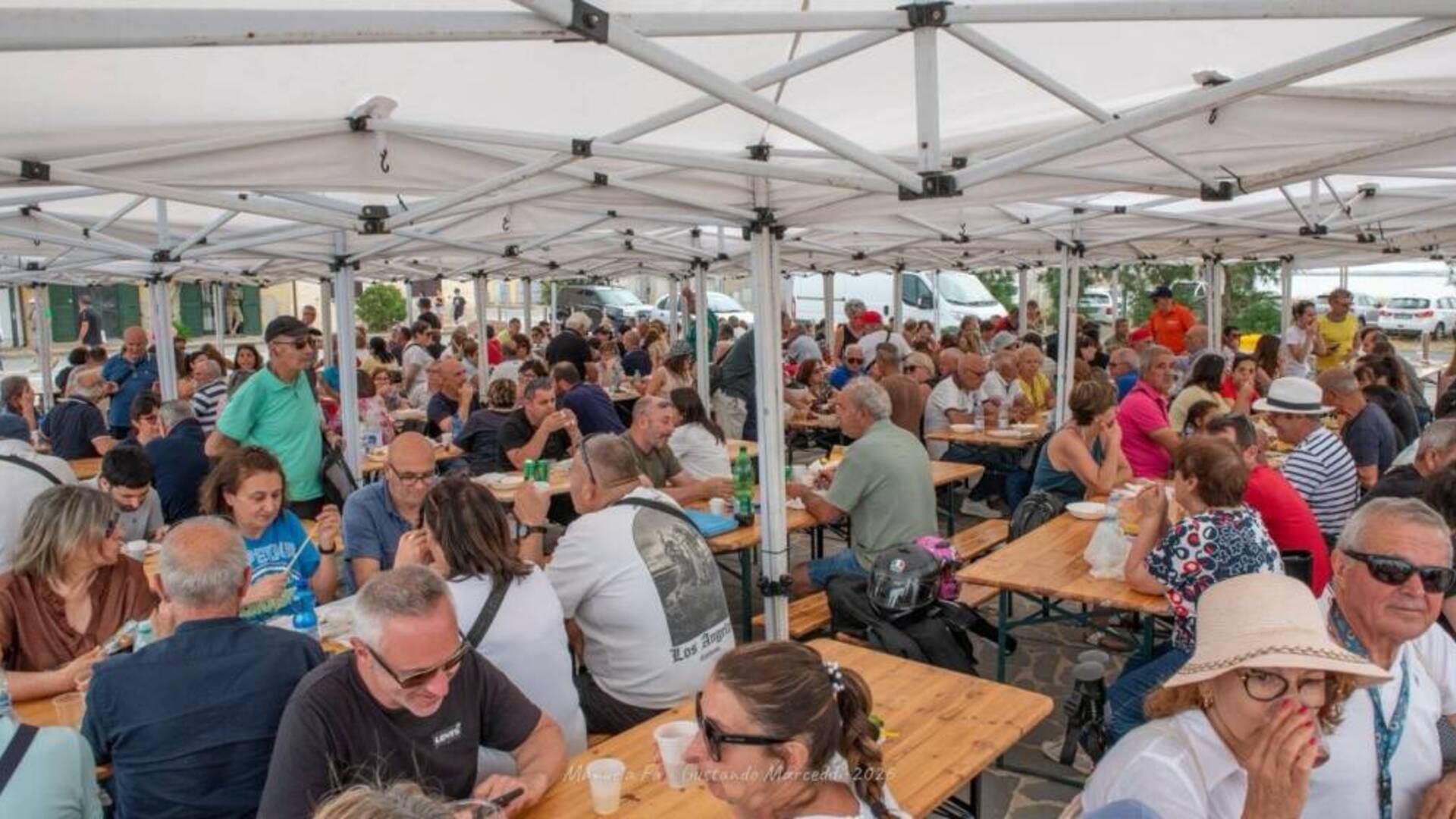 Tavolate piene per Gustando Marceddì, tra piatti tipici e convivialità