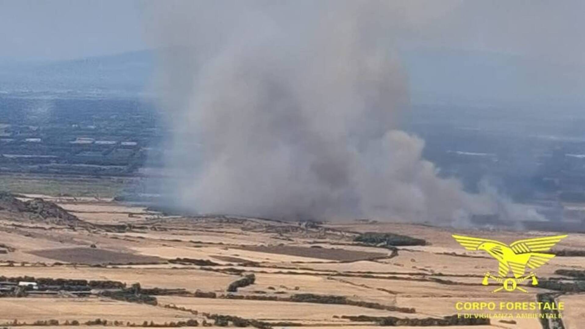 Canadair trancia cavo del Super Puma durante lo spegnimento di un incendio. Paura in volo