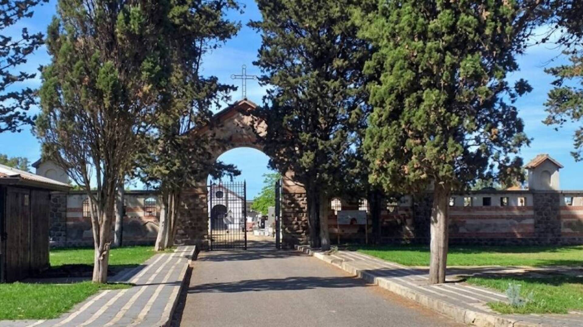 Festività di Ognissanti, ad Arborea scattano le modifiche alla viabilità per le visite al cimitero